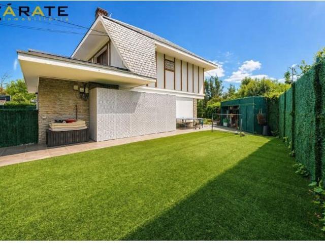 SE VENDE CHALET ADOSADO EN LOIU