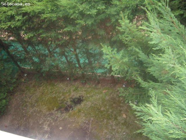 SE VENDE CHALET ADOSADO SEMINUEVO, 4 HAB GARAJE DOBLE,PATIO. PARA ENTRAR A VIVIR