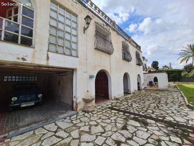 SE VENDE CHALET EN MUY BUENA ZONA CON PARCELA A 5 MINUTOS DE LA PLAYA