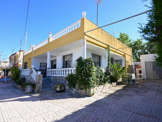 SE VENDE CHALET INDEPENDIENTE EN LOS URRUTIAS