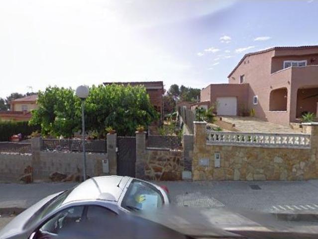 Se vende chalet OKUPA en Calle de la Pau 34 en El Catllar Tarragona