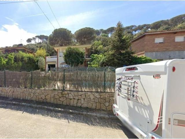 Se vende CHALET OKUPADO en Calle Sant Esteve 17 de Vilanova del Vallès Barcelona