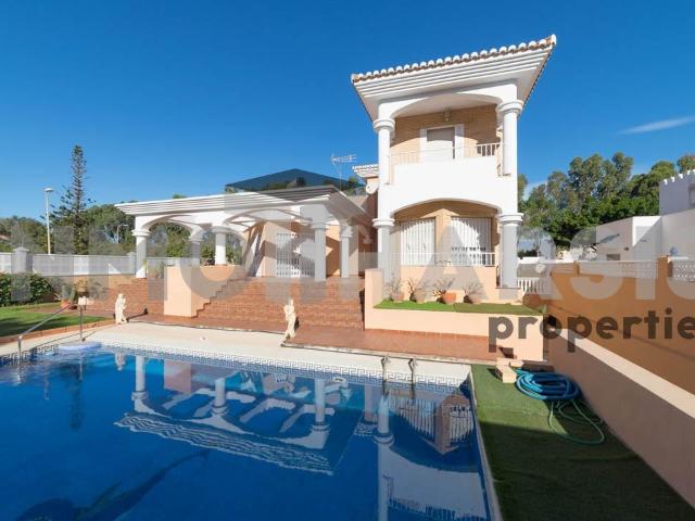 SE VENDE CHALET LUJO EN LAS MARINAS JUNTO CAMPO DE GOLF