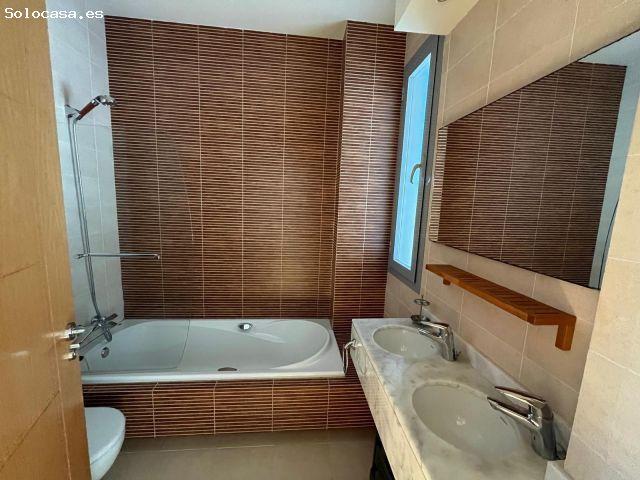 SE VENDE CHALET / PAREADO EN VILLANUEVA GOLF