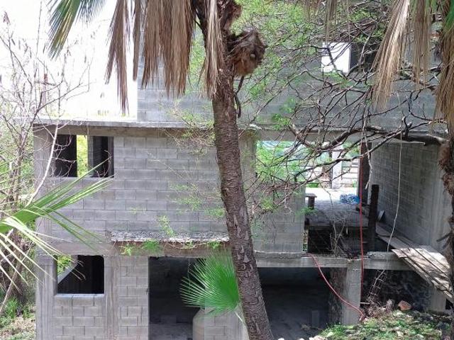 Proyecto residencial de 3 niveles con estructura en obra negra