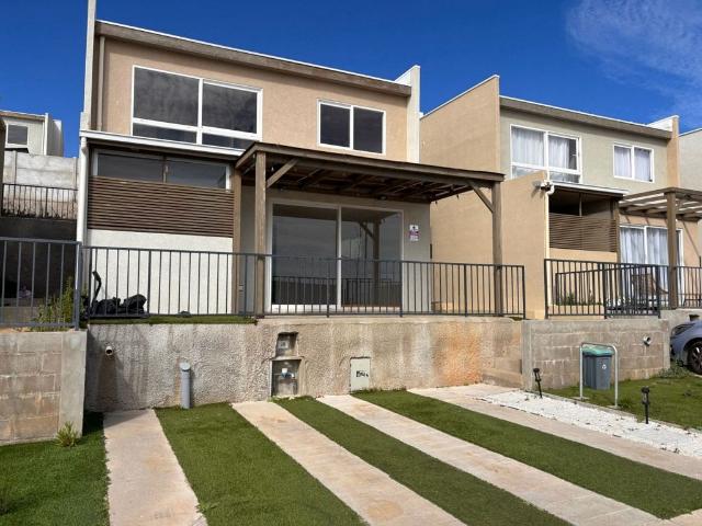 Se vende cómoda casa en condominio vista curauma