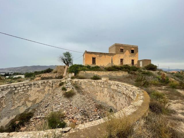 Se vende Cortijo con terreno en la Norieta Pechina
