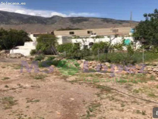 SE VENDE CORTIJO CON PARCELA