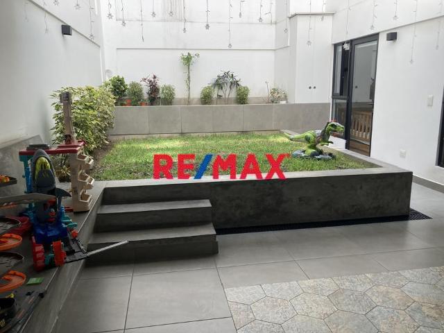 Se Vende Departamento Con Terraza De 3 Hab. 2 Estac