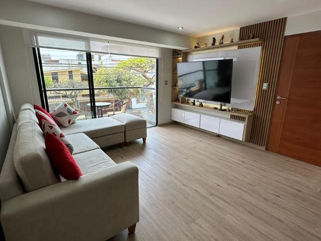 SE VENDE Departamento en 3 habitaciones 2 baños 1 cochera balcón PISO 2/BALCON SURCO JR ARACENA