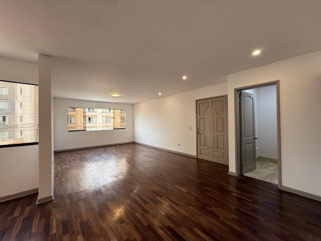Se vende departamento en Surco, Valle Hermoso 2 cocheras mas aires