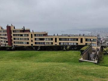 Se vende departamento en Viña del Mar – Condominio Brisas, sector Agua Santa