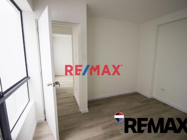 Se Vende Departamento Sétimo Piso Estreno Frente A Parque San Juan De Miraflores
