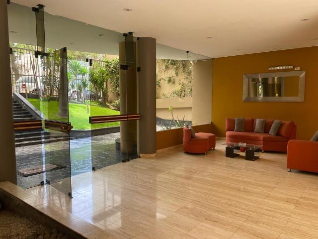 Se vende Departamento primer piso en Velasco Astete, Surco