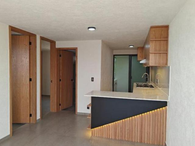 Se vende departamento remodelado en Jardines del Sur