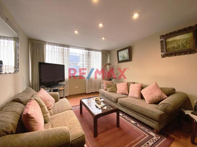 Se Vende Departamento Tipo Casa De 4 Pisos Puerta A La Calle Av. Ignacio Merino Lince