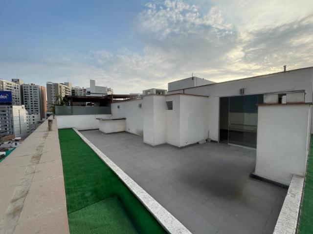SE VENDE DUPLEX CON AMPLIA TERRAZA EN EL CORAZÓN DE MIRAFLORESamento