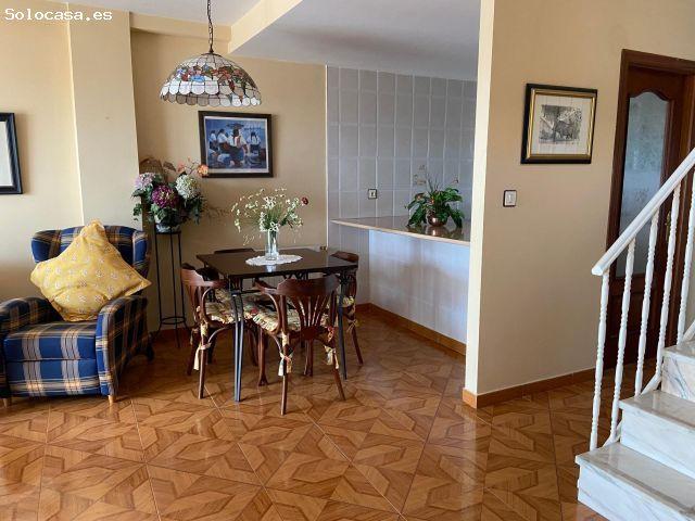 SE VENDE DÚPLEX AMUEBLADO. COCINA, SALÓN, 3 HAB 2 BAÑOS, TRASTERO Y PLAZA DE GARAJE