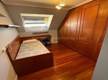Se vende dúplex familiar con terraza, vistas despejadas, garaje y trastero en Santurtzi