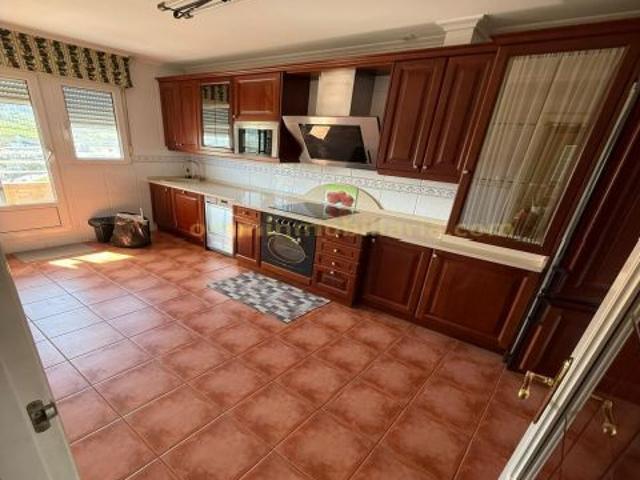 Se vende dúplex familiar con terraza, vistas despejadas, garaje y trastero en Santurtzi