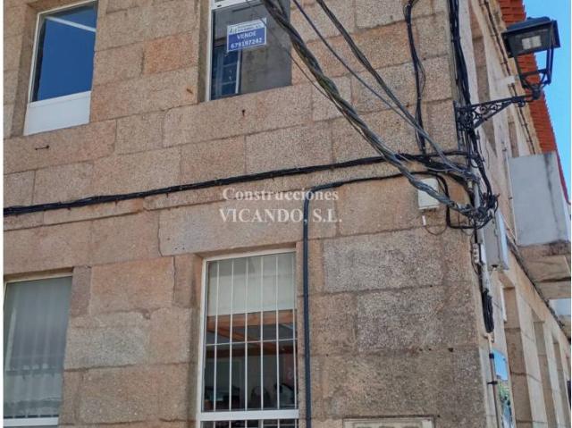 SE VENDE EDIFICIO EN EL CENTRO DE CAMBADOS
