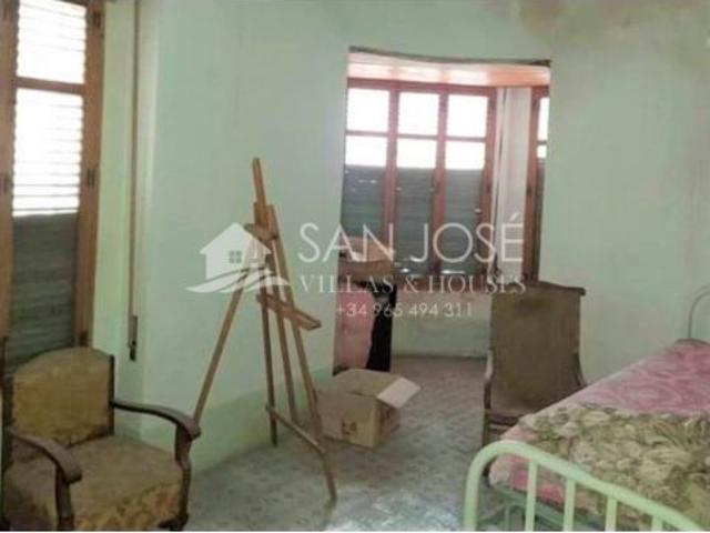 SE VENDE EDIFICIO PARA REFORMAR EN PLENO CENTRO, JUNTO A LA PLAZA DE ESPAÑA EN NOVELDA, ALICANTE