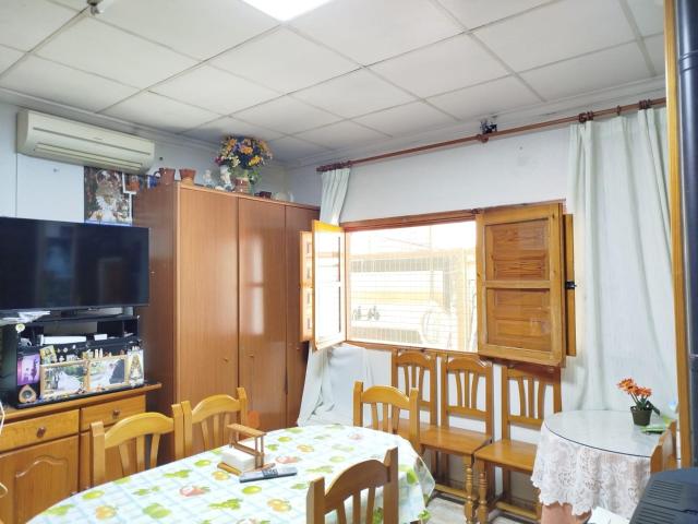 ¡Se vende en Puente Tocinos amplia casa con patio!
