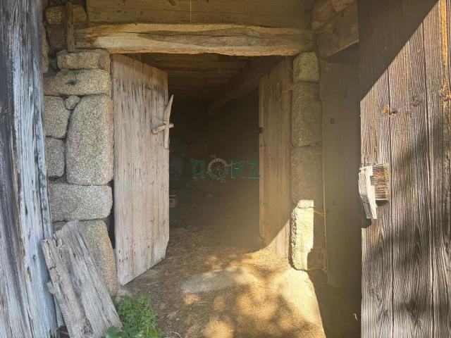 Se vende encantadora casa de piedra