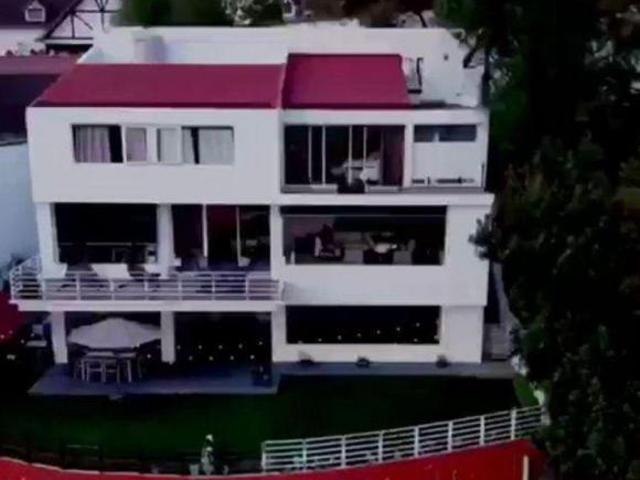 SE VENDE ESPECTACULAR CASA