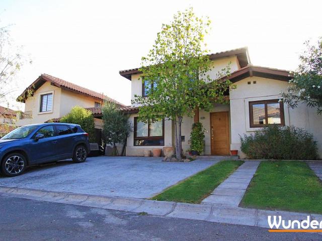 Se vende espectacular casa en ayres de chicureo