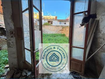 Se vende espectacular casa en el centro de Burjassot sobre parcela de mas de 200m2