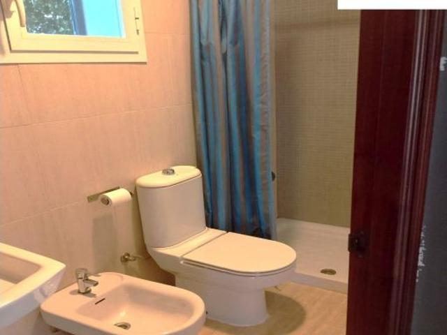 SE VENDE ESPECTACULAR CHALET CON PISCINA PROPIA