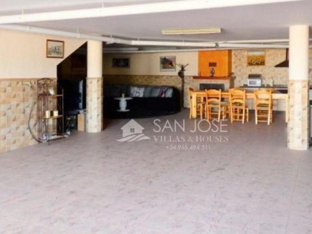 SE VENDE ESPECTACULAR CHALET EN PINOSO