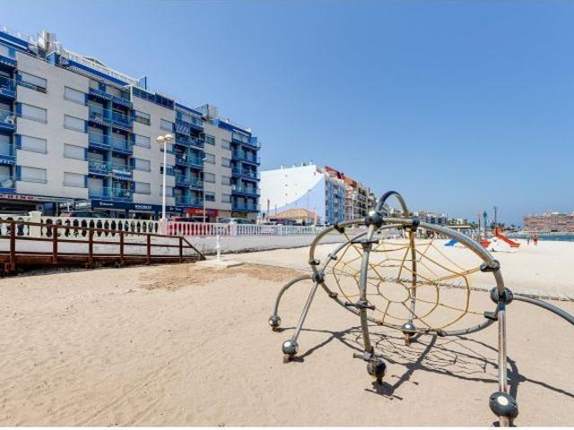 SE VENDE ESTUDIO EN PRIMERA LINEA DE LA PLAYA EN TORREVIEJA ALICANTE