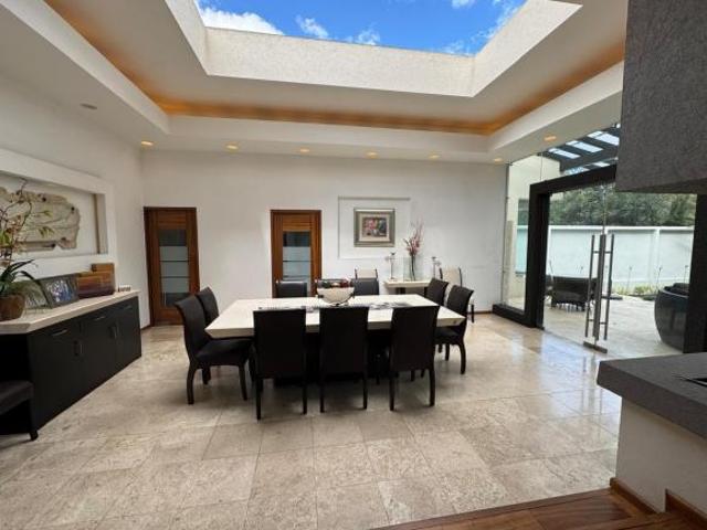 SE VENDE EXCELENTE CASA UBICADA EN EL CLUB DE GOLF FRENTE AL CAMPUS FAIRWAY
