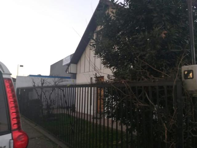 Se vende excelente casa con excelente ubicacion uso comercial | 4 dormitorios por 175000. 00 en Curicó