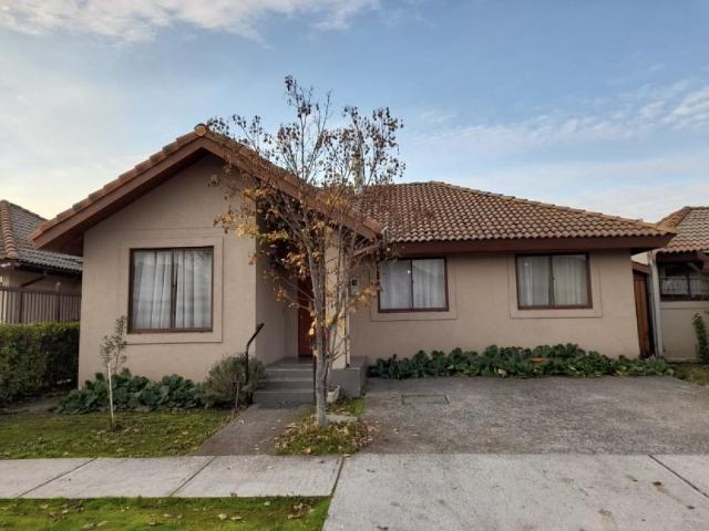 Se vende excelente casa en Barrio Los Portones