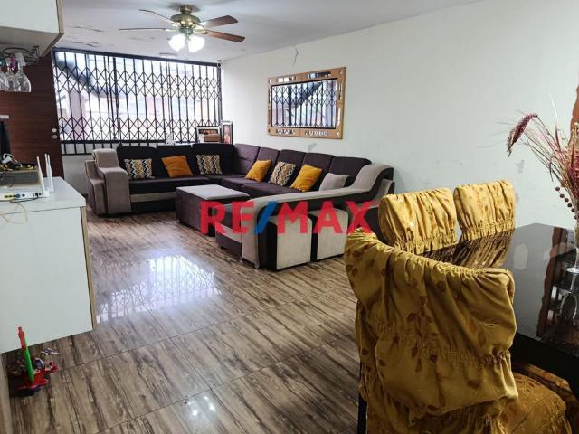 Se Vende Excelente Departamento De 120 M2 En Los Olivos, Frente A Parque