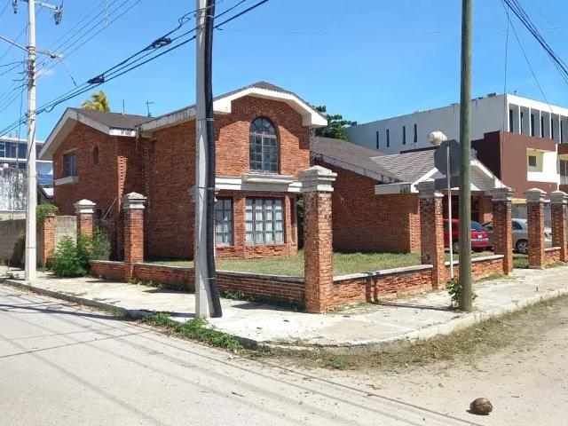 SE VENDE EXCELENTE PROPIEDAD EN ESQUINA EN FRACC CAMPESTRE, MERIDA, YUCATAN
