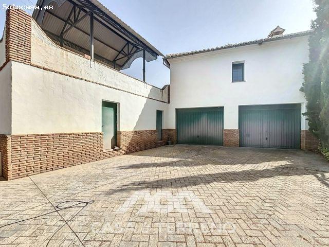 Se vende: Exclusiva Villa con Vistas al Lago, Apartamento de Invitados y Gran