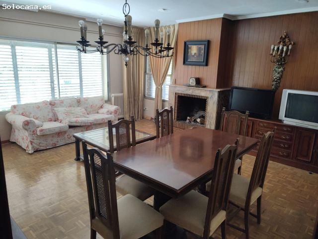 SE VENDE FANTASTICO ADOSADO ESQUINERO EN EL CENTRO DE REQUENA!