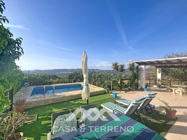 Se Vende Finca Triana Vélez Málaga