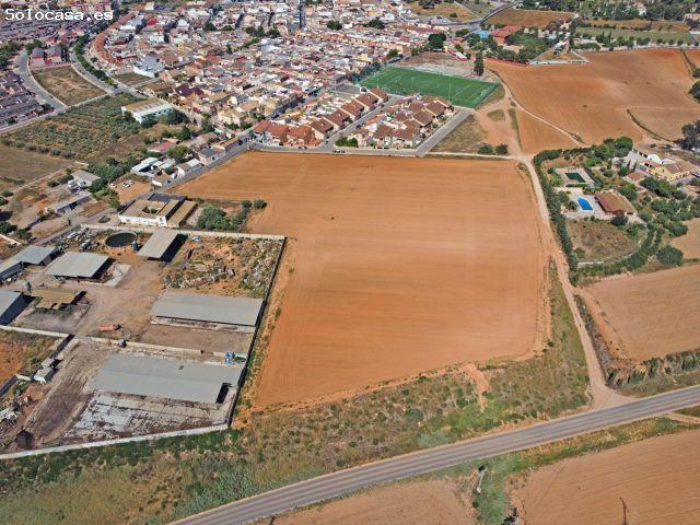Se vende finca de 25100 m2 con casa y almacen
