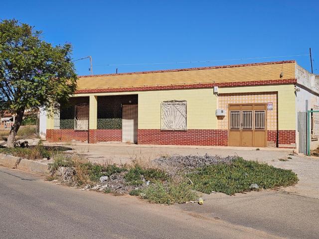 Se vende finca de 25100 m2 con casa y almacén en el Bohio
