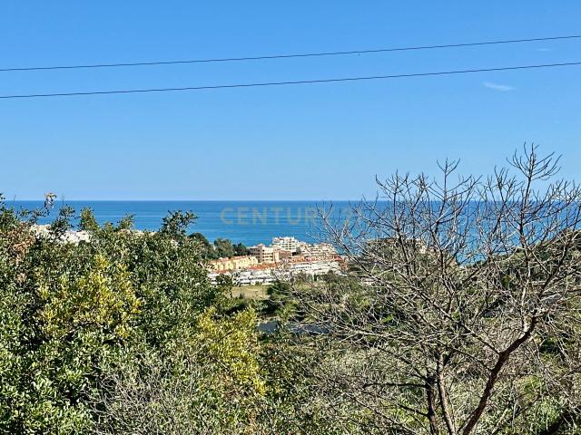 Se vende finca de 26.000 m² con vivienda y vistas al mar — La Viñuela, Benalmádena