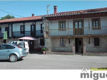 Se vende gran casa de piedra con cuadra anexa en Herrerias