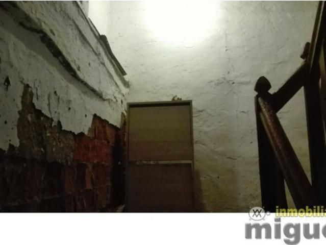 Se vende gran casa de piedra con cuadra anexa en Herrerias