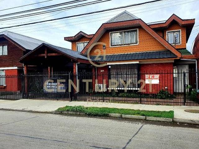 SE VENDE GRAN CASA EN VILLA AQUELARRE