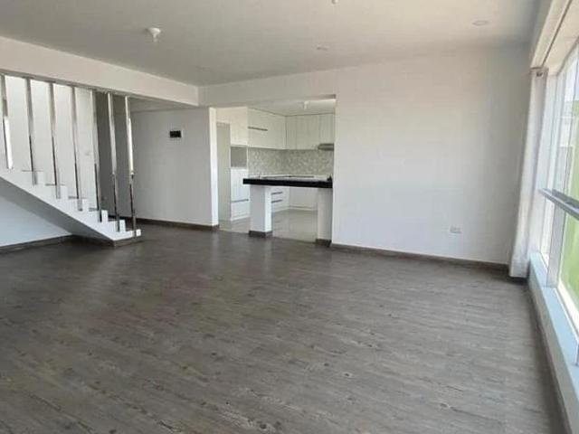 Se vende hermos y amplio duplex en cayma