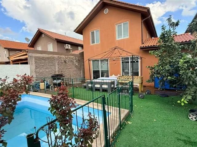Se vende hermosa casa 3H, 3B, estacionamiento y piscina. 3 dormitorios por 5500.00 en Lampa